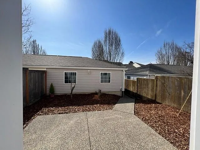 14264 SE Bridgeton Street — Photo 3