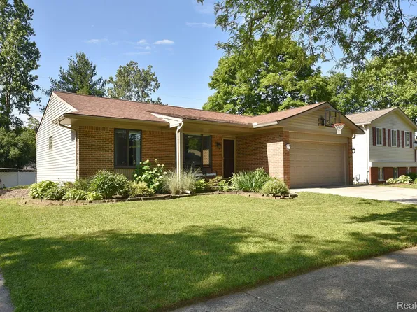 2426 Avalon Dr, Troy, MI 48083