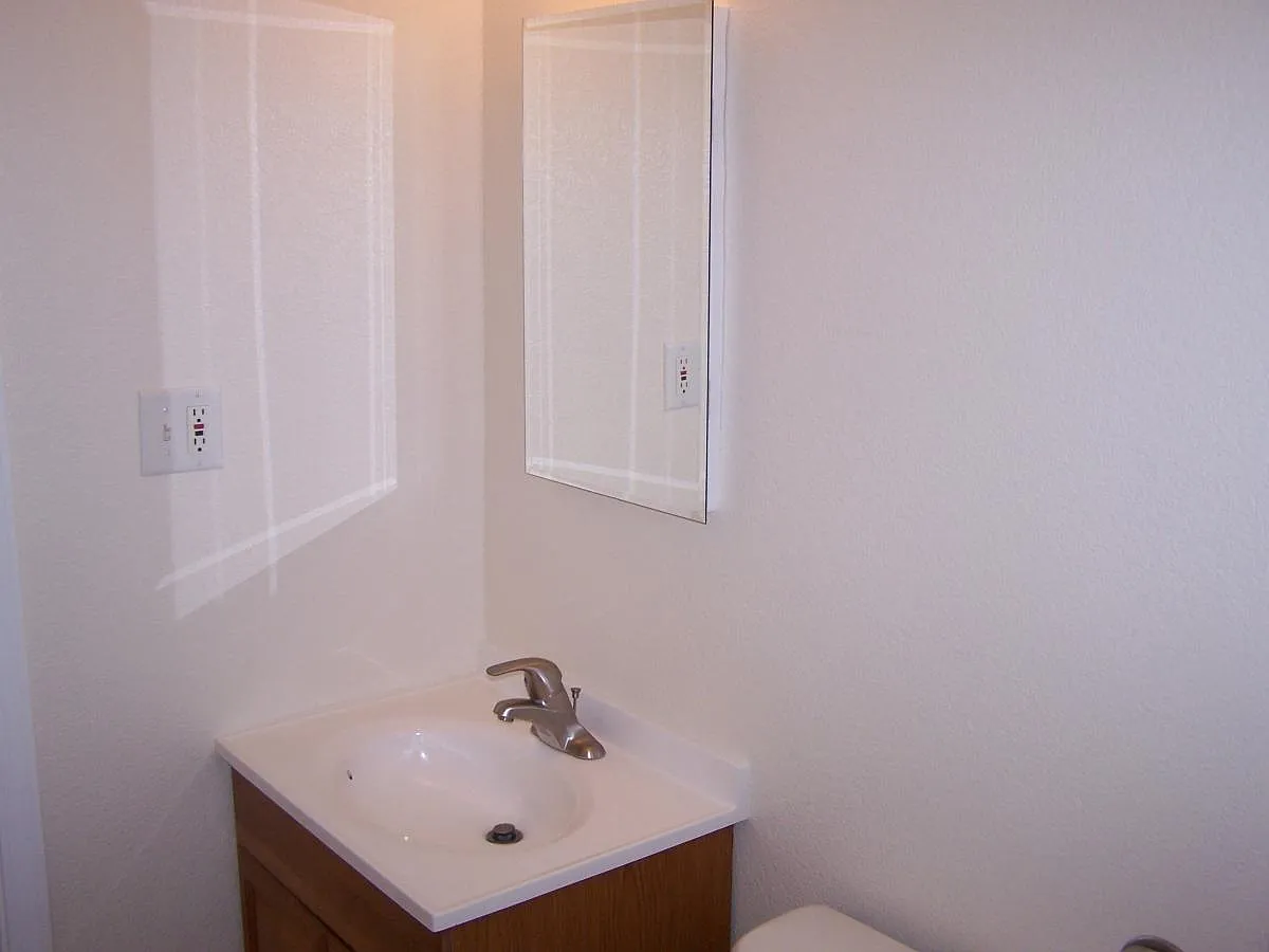 2 bed, 750 sqft, $995 — Photo 2