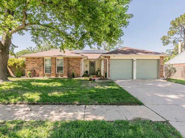 3129 Manchester Cir, Bedford, TX 76021