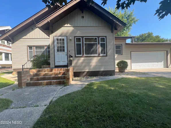 511 S 4th St, Milbank, SD 57252