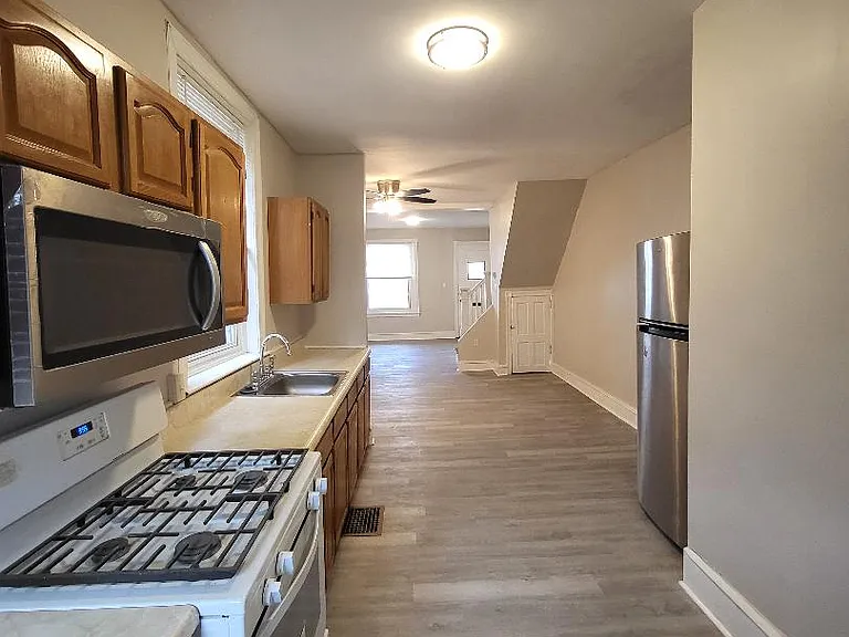 230 S Frazier St — Photo 10