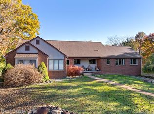 9755 Annabelle Ct, South Lyon, MI 48178