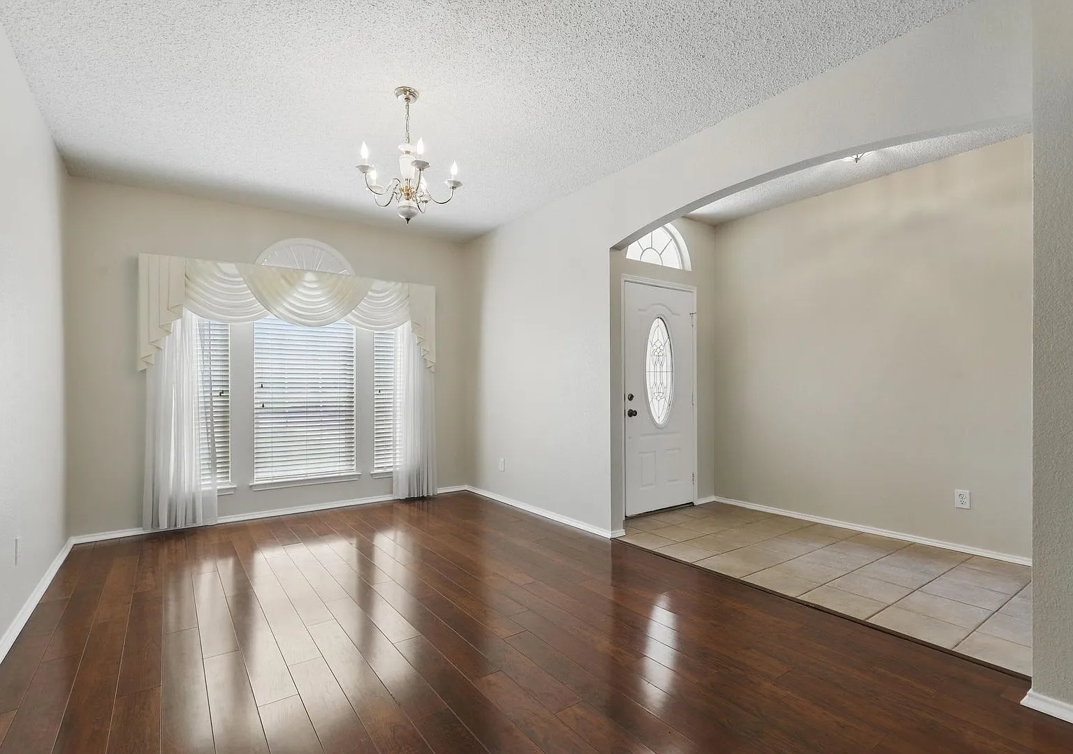 Single-family home in Weatherford,Texas 76085 — Photo 3