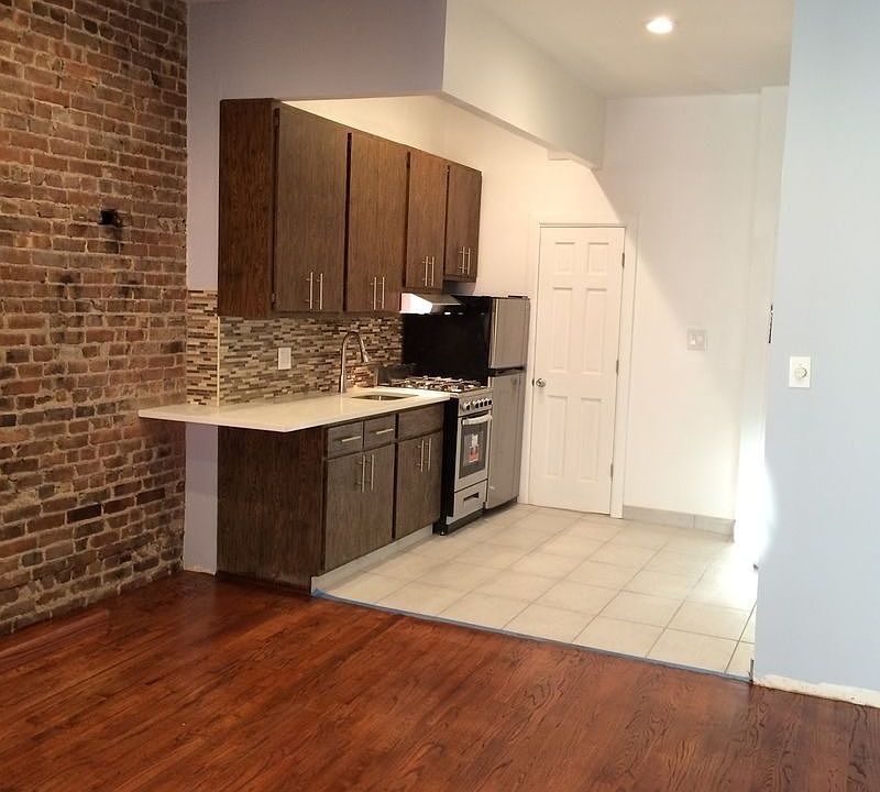 1st image of 10-59 Jackson Ave #B3