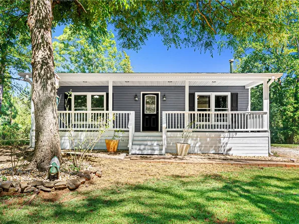 415 Lillians Dr, Salem, SC 29676