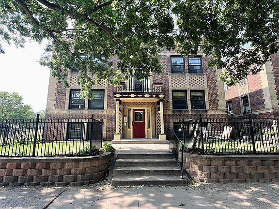 gated front entry great location on park and by bus line.