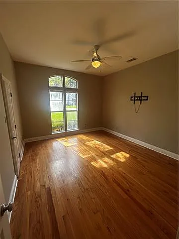 4 bed, 3.0 bath, 2450 sqft, $2,900 — Photo 4
