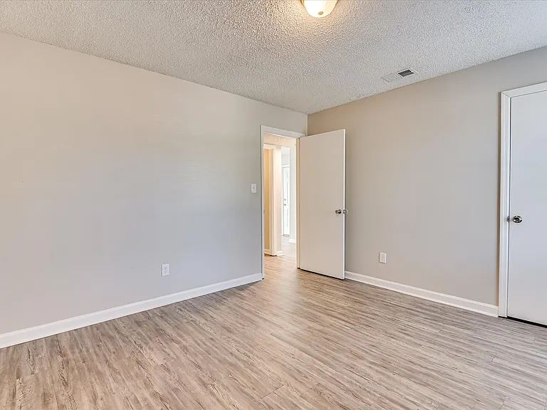 170 Chalet North Ct — Photo 5