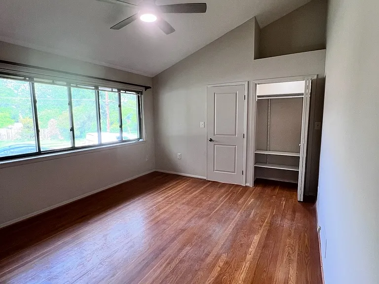 10419 Darby St — Photo 11