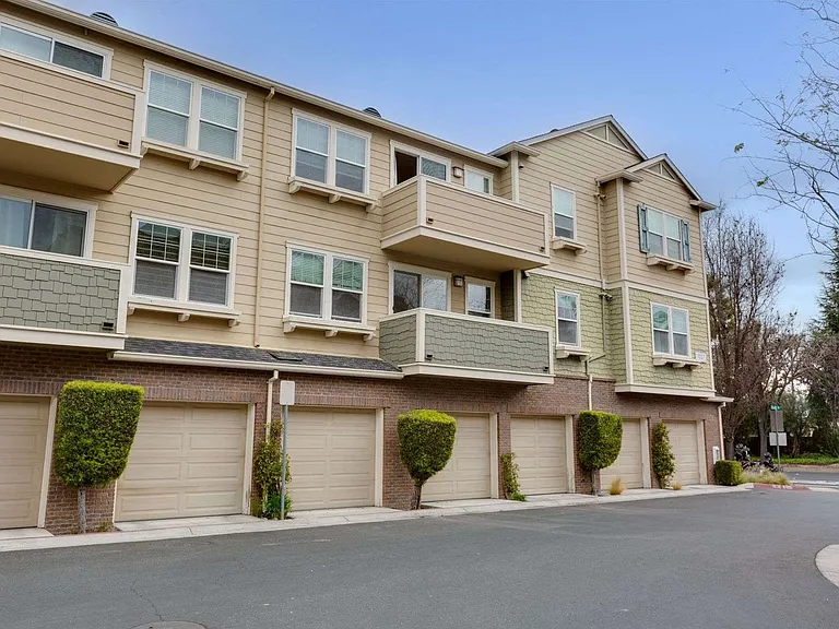 1037 Scotia Ter #304 — Photo 30