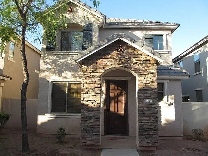 1st image of 115 E Palomino Dr
