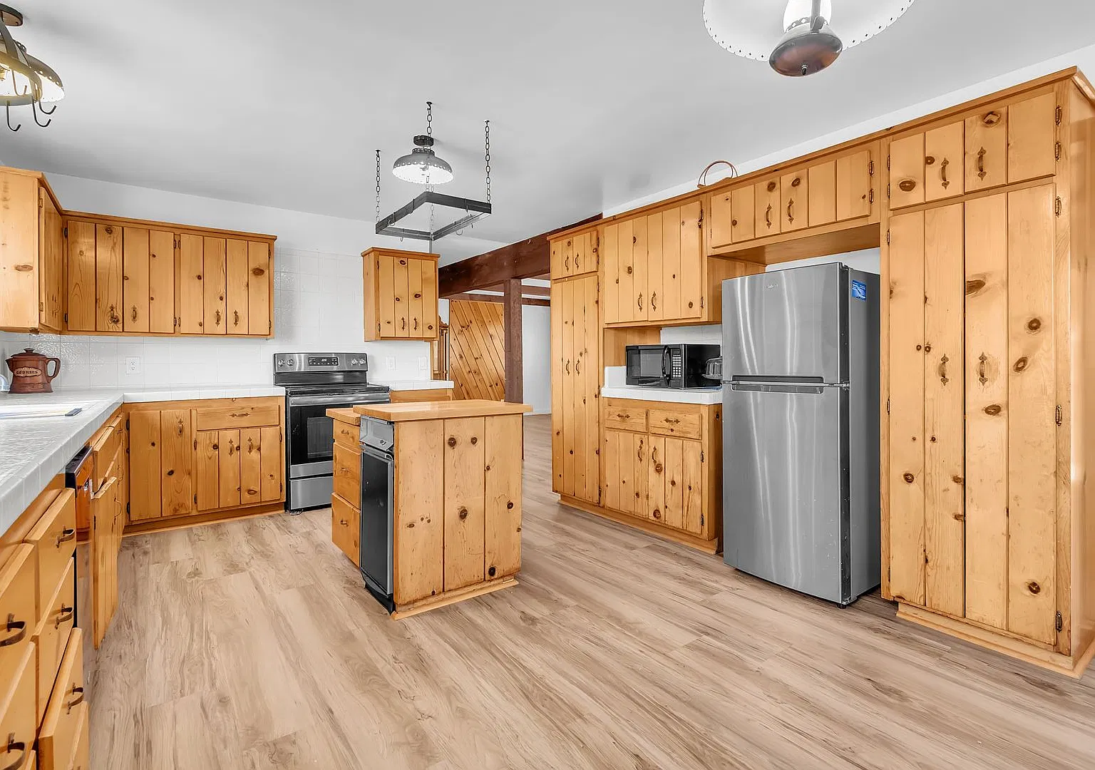 Rustic charm meets everyday comfort in the heart of Walnut! — Photo 4
