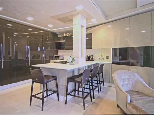 60 Oceana Drive West image 2 of 9