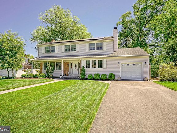 3rd image of 1237 Heartwood Dr