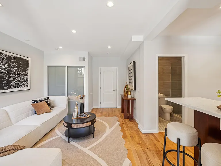 686 19th Ave — Photo 31