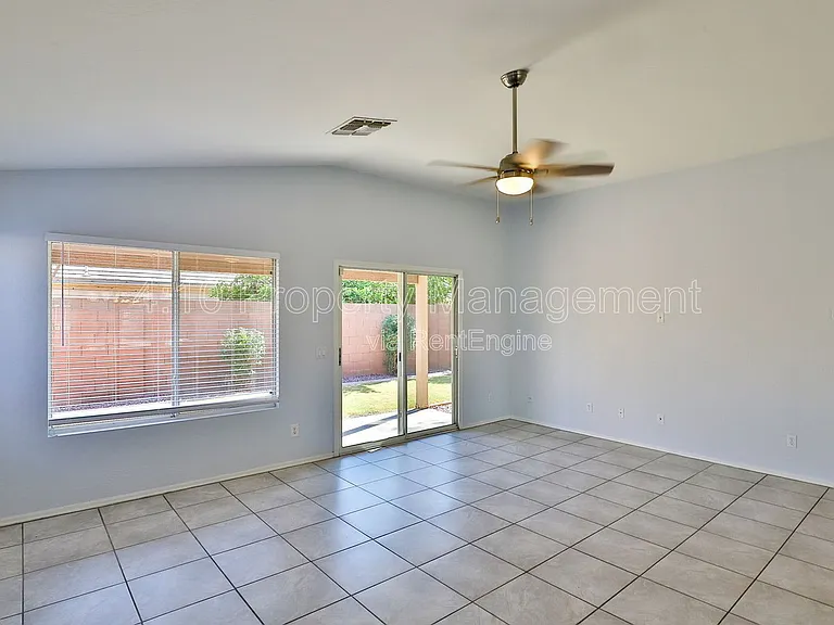 15606 N 33rd Pl — Photo 5