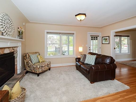 4th image of 3092 Fairview Ave N