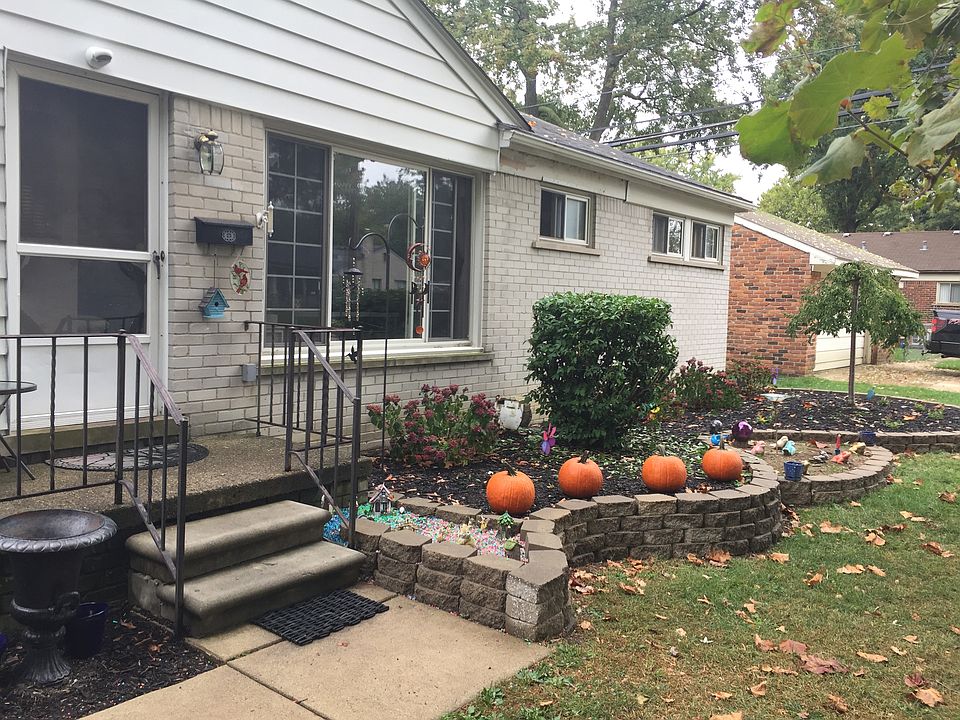 2nd image of 31381 Westfield St