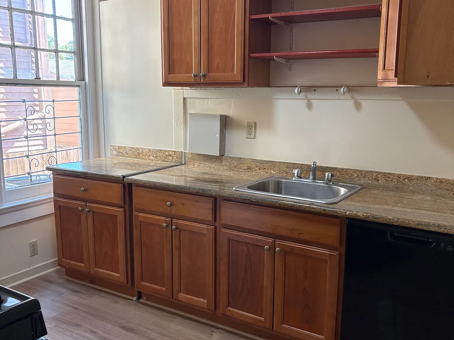 4 bed, $900 — Photo 2