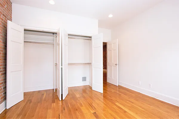 Rented by R New York | media 32