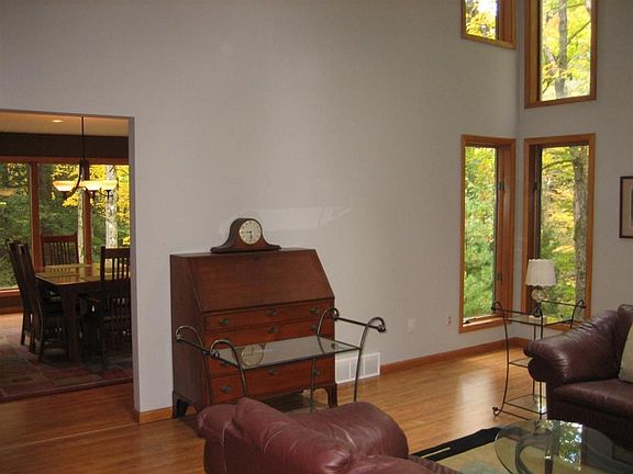 3rd image of 14 Bear Brook Ct