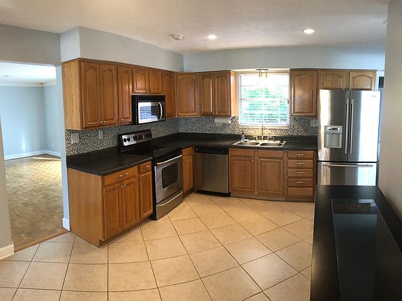 4th image of 3342 Picadilly Ln