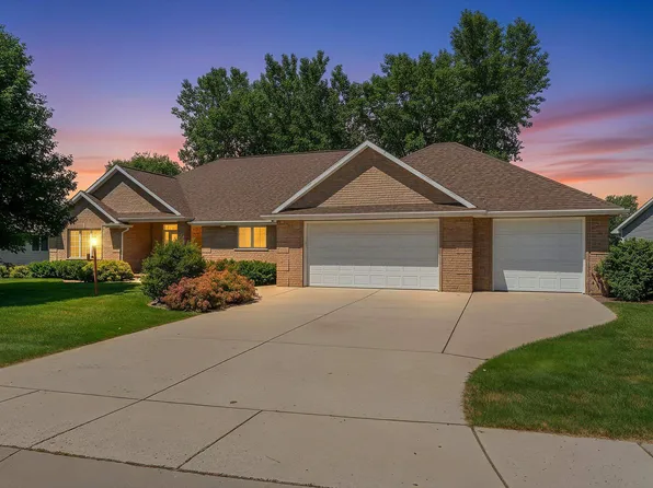 568 Royal Saint Pats Dr, Wrightstown, WI 54180