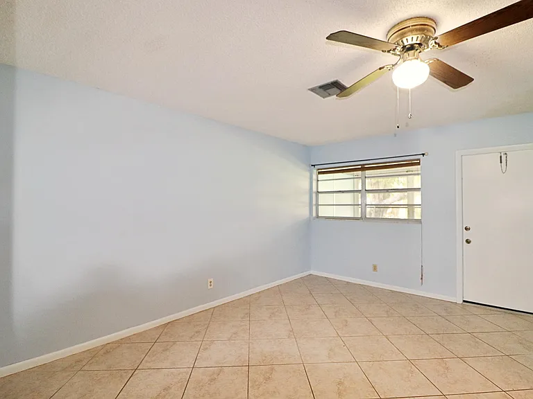 831 Timberview Dr #C — Photo 9