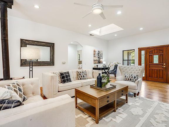 5th image of 16510 Topping Way