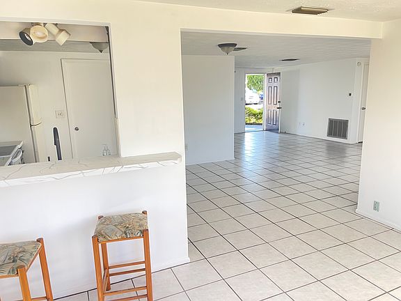4th image of 3352 Chauncy Rd