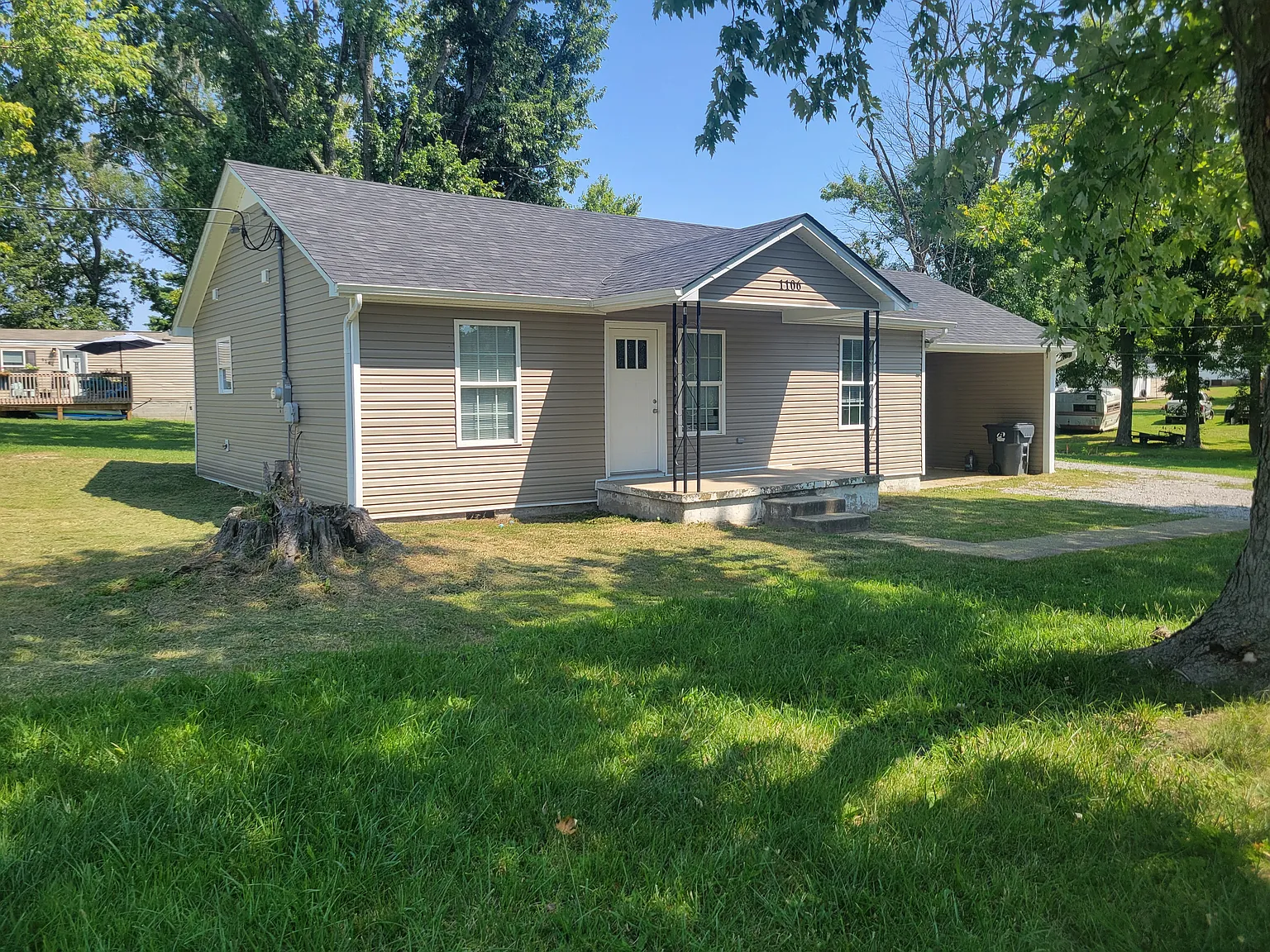 3 bed, 900 sqft, $1,500 — Photo 1