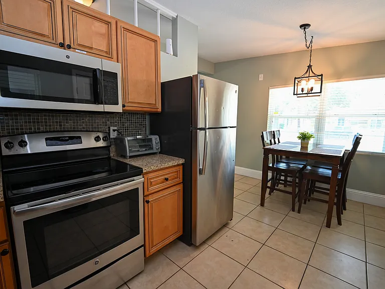 1500 W La Salle St — Photo 10