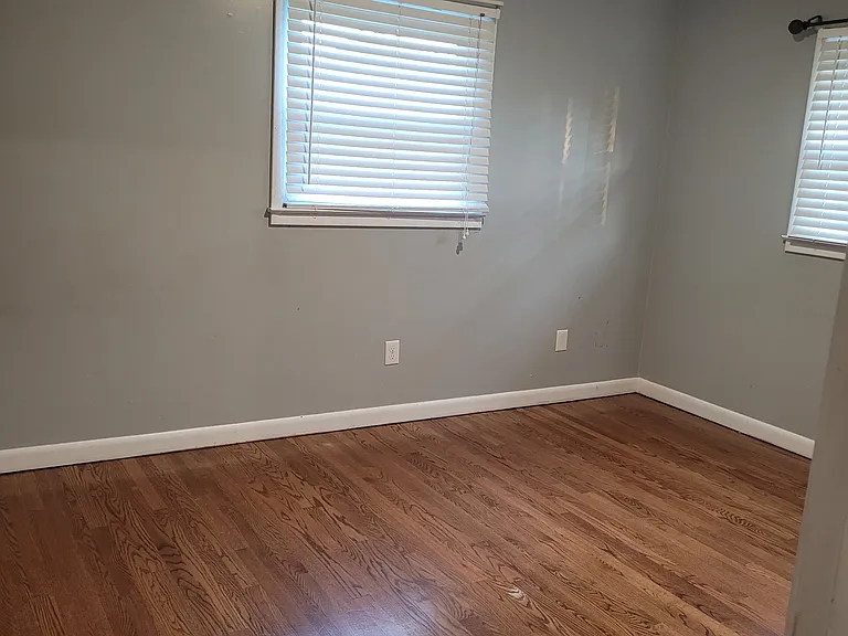111 Mayor Ave — Photo 15
