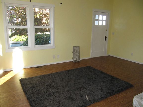 3rd image of 1626 Scenic Dr