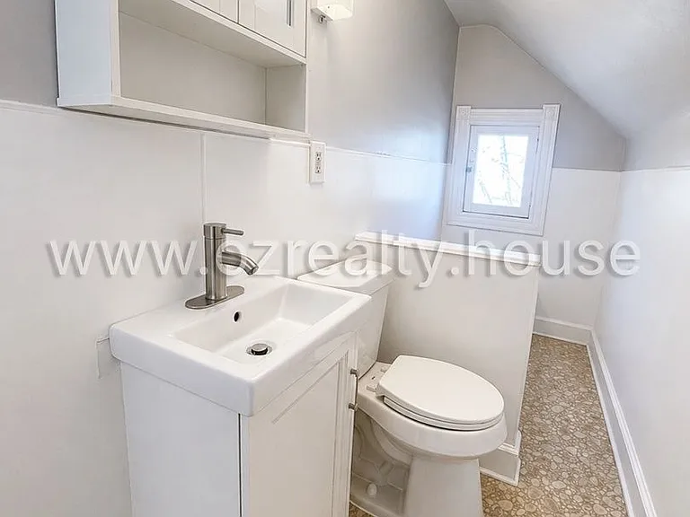 1031 N Michigan St — Photo 11
