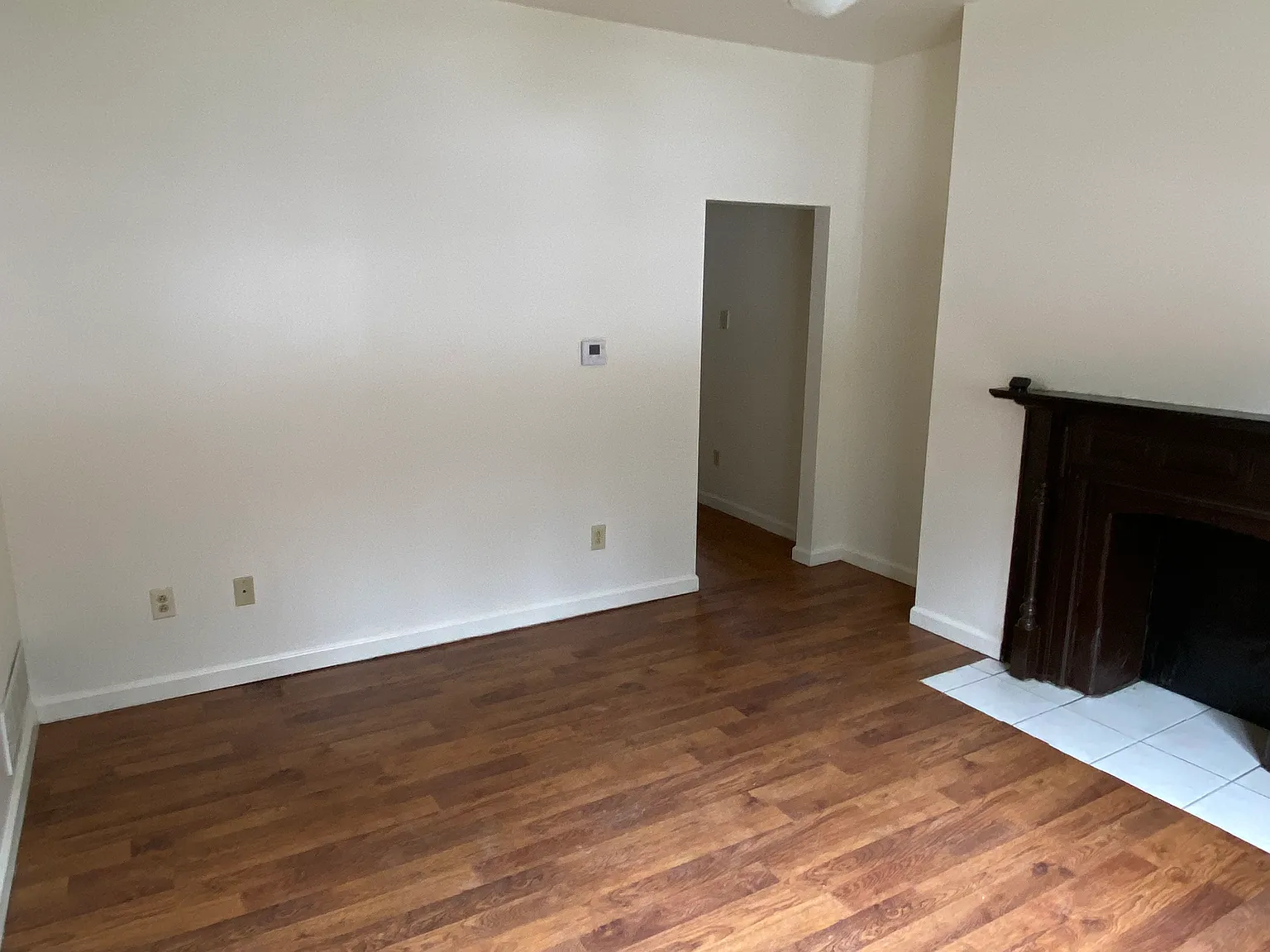 3 bed, 1000 sqft, $1,100 — Photo 2