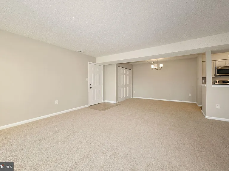 1601 Carriage House Ter #1601-E — Photo 4