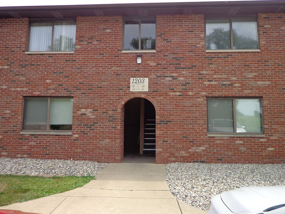 1203 Clifford #8