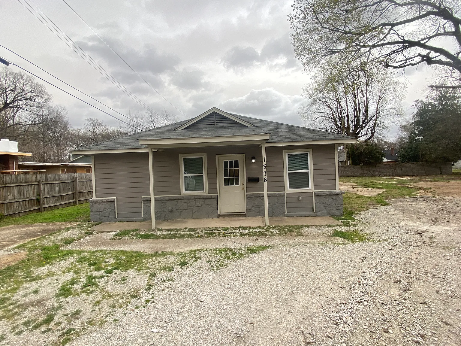 3 bed, 1037 sqft, $1,195 — Photo 1