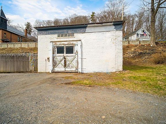 4th image of 599 Abeel Street