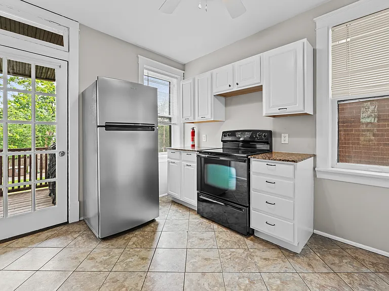 1050 Forest Ave #2 — Photo 7