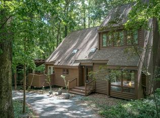 2 Barbara Ct, Chapel Hill, NC 27514