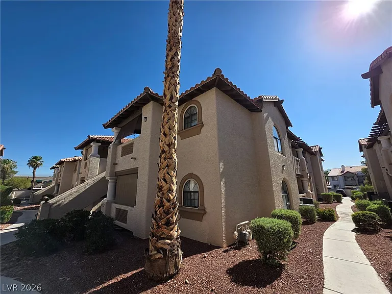 1407 Santa Margarita St #A — Photo 5