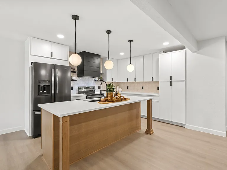 185 Lakeview Dr — Photo 13