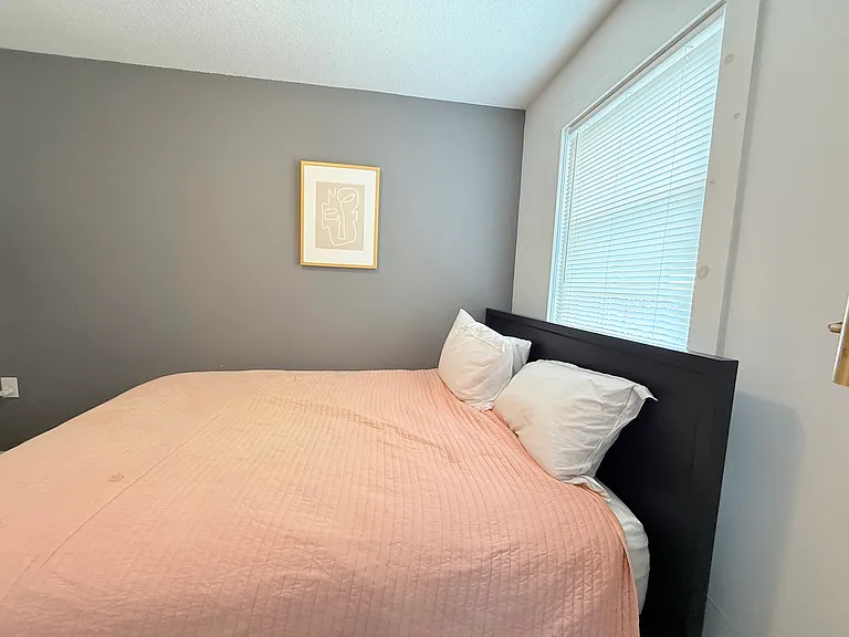 538 E Broadway #8 — Photo 8