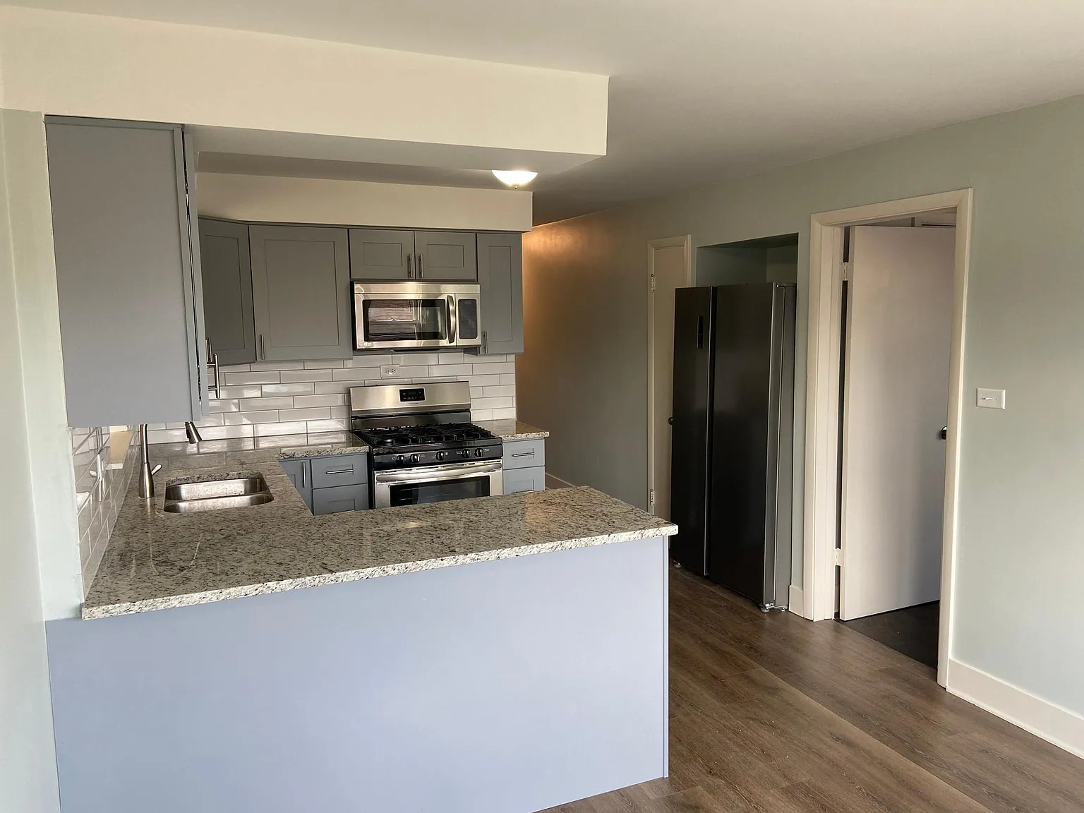 3 bed, 1250 sqft, $1,850 — Photo 2