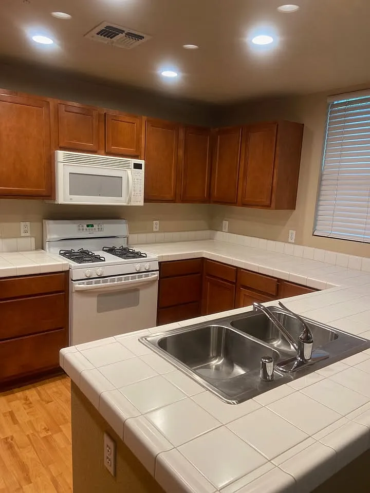 1 bed, 846 sqft, $1,850 — Photo 2
