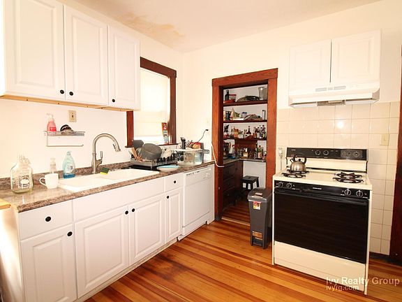 2nd image of 19-21 Burnham St #19