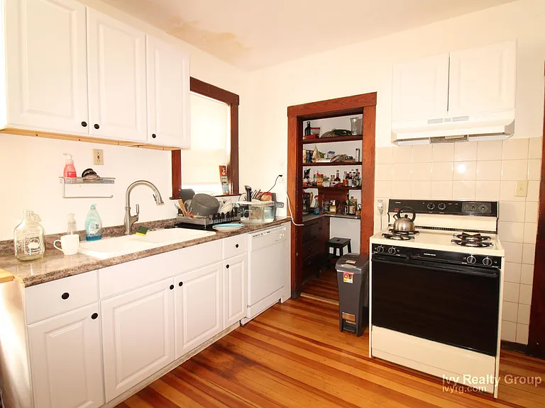 19-21 Burnham St #19 — Photo 2
